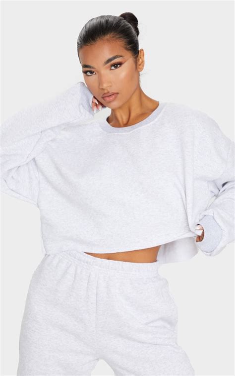 oversized cropped crewneck sweatshirt.